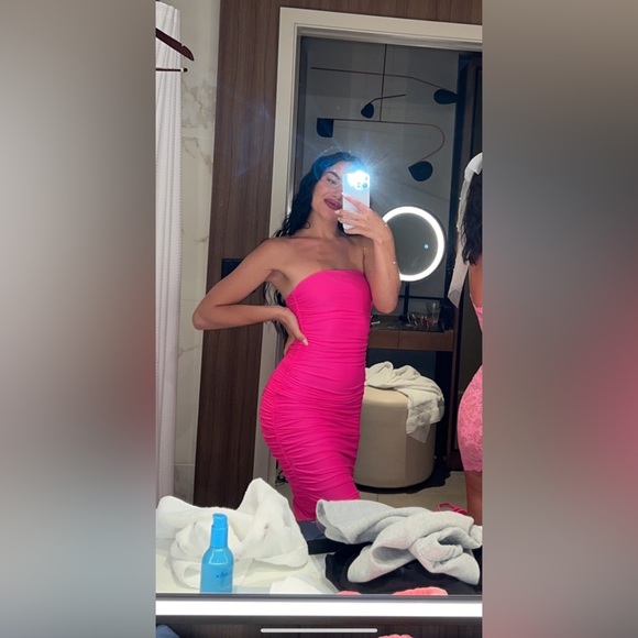 Good American hot pink scrunch maxi dress - Picture 7 of 7